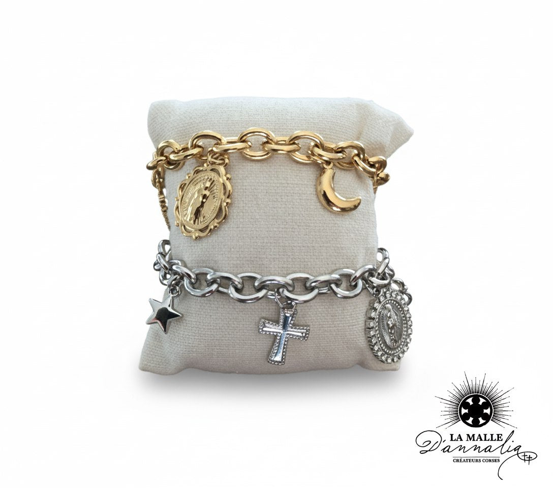 bracelets-breloques-or-argent-lune-etoile-croix-vierge-marie-medailles-coussin-presentation-bijoux