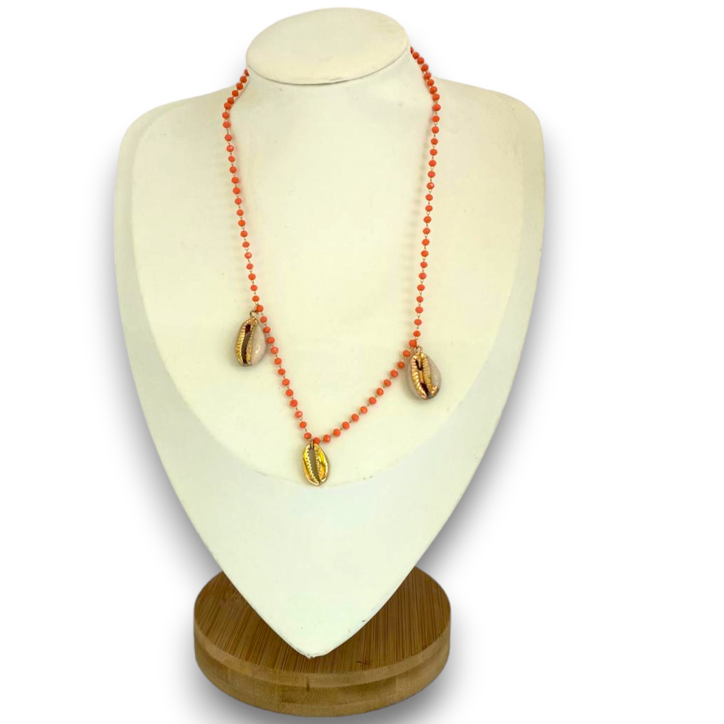 Collier en perles et coquillages