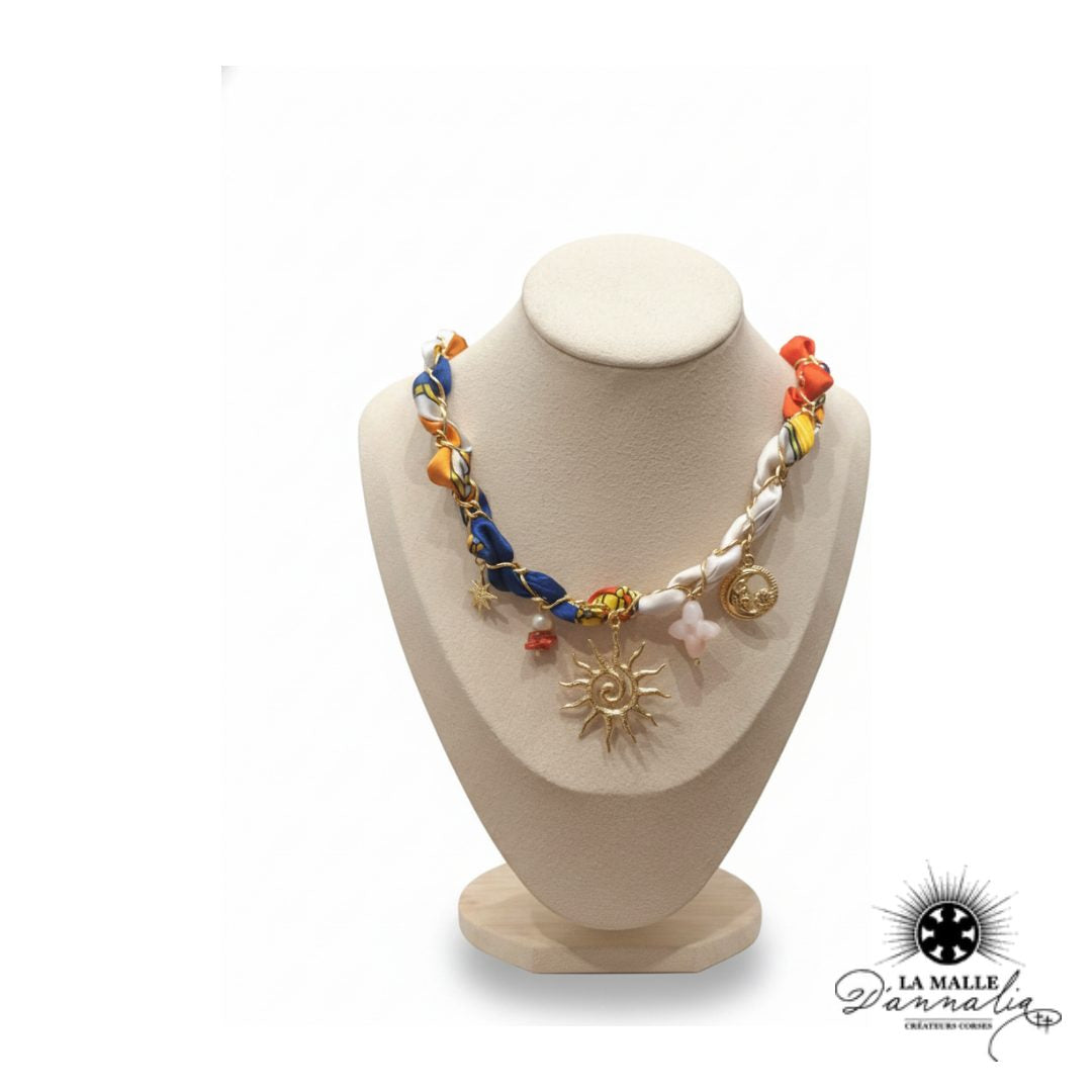Collier Ruban Multicolore Entrelacé & Chaîne Dorée à Charms