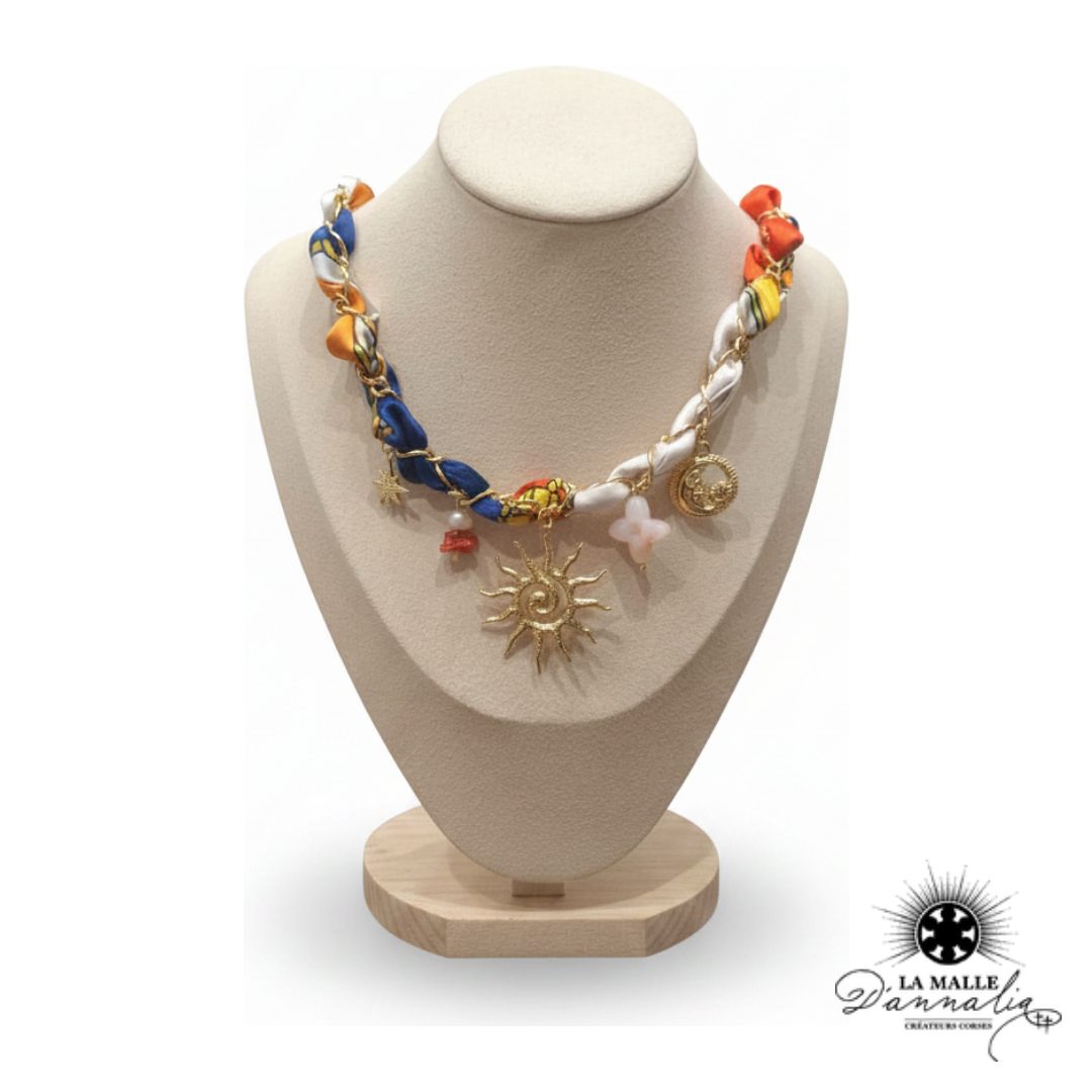 Collier Ruban Multicolore Entrelacé & Chaîne Dorée à Charms