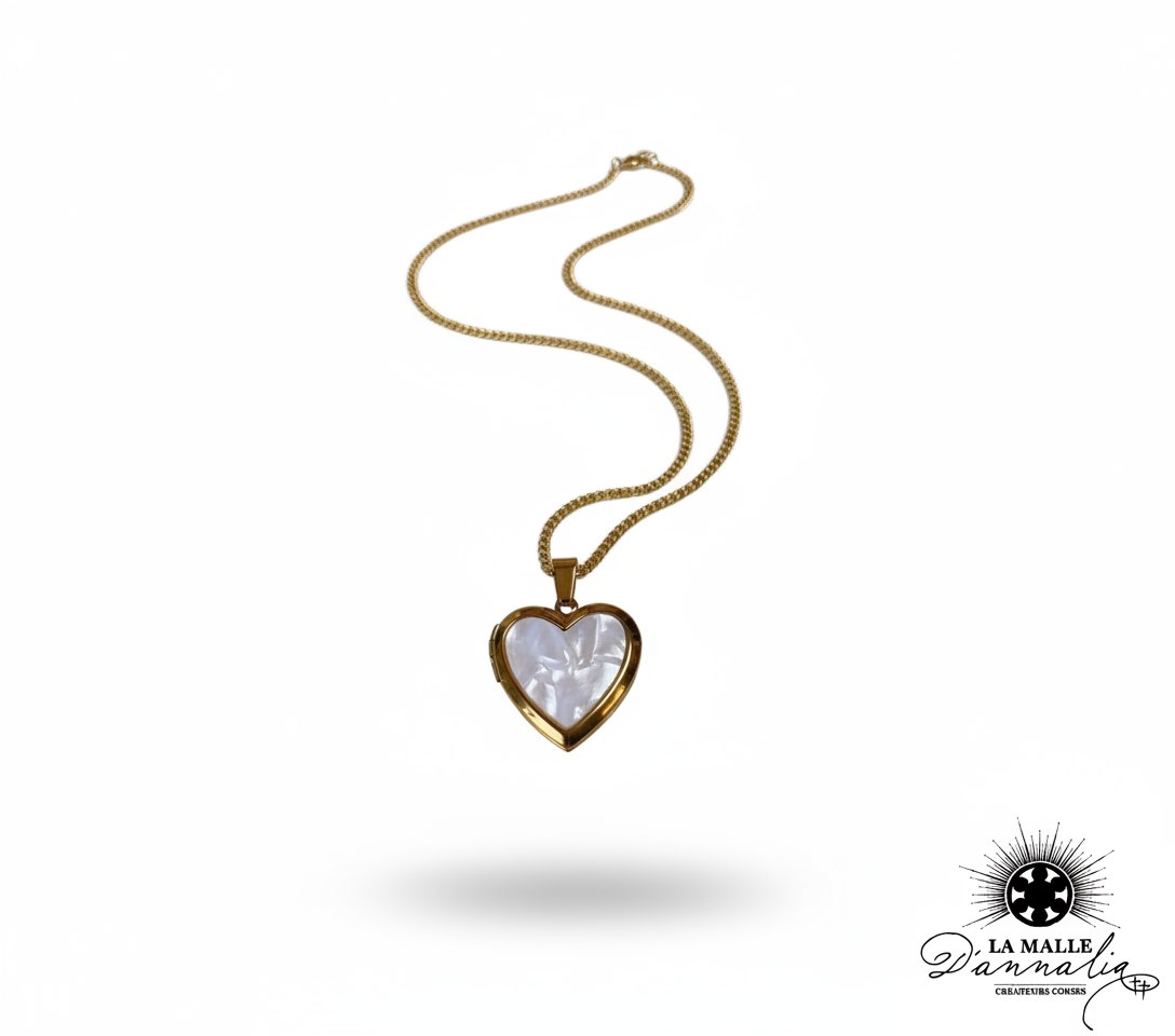 Collier médaillon cœur doré et nacre blanche lamalledannalia