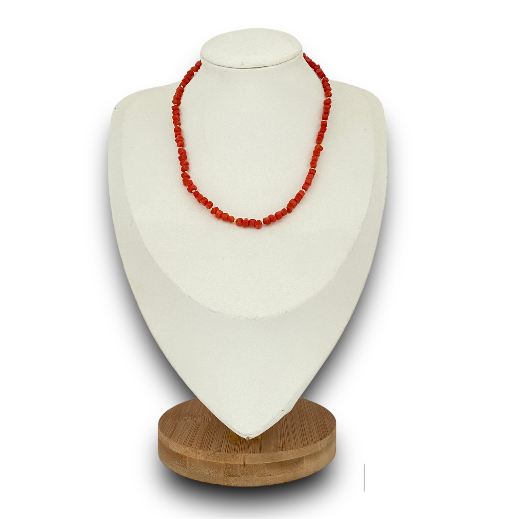 LENTU : collier en petit morceaux de corail et petites perles