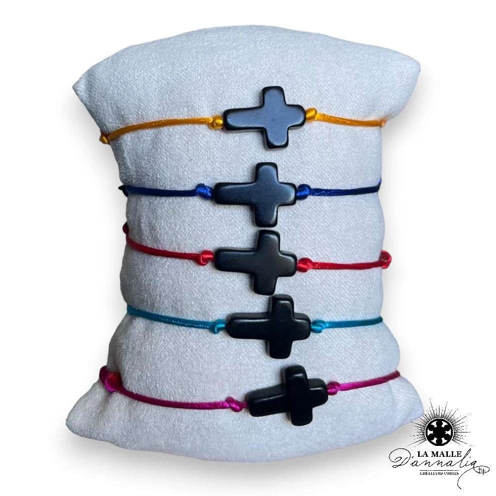 lamalledannalia-bijou-bracelet-cordoncolore-croix-religieux-enfant-couleur-bleu-rouge