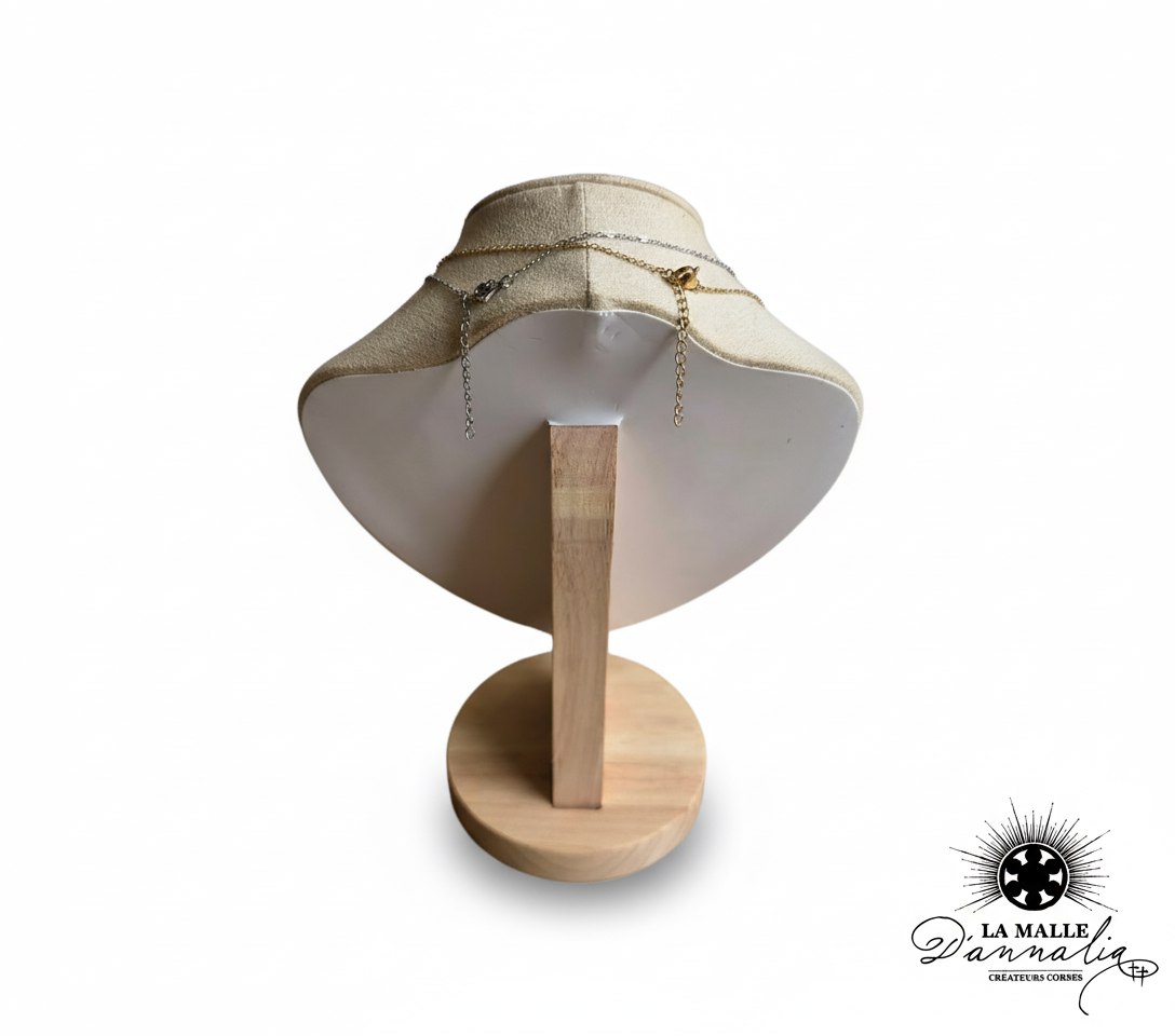 presentoir-bijoux-vue-dos-fermoir-chaine-or-argent-bois-la-malle-d-annalia