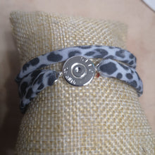 Charger l&#39;image dans la galerie, LEOPARD gris: Bracelet  douille plaquee cordon elastique leopard